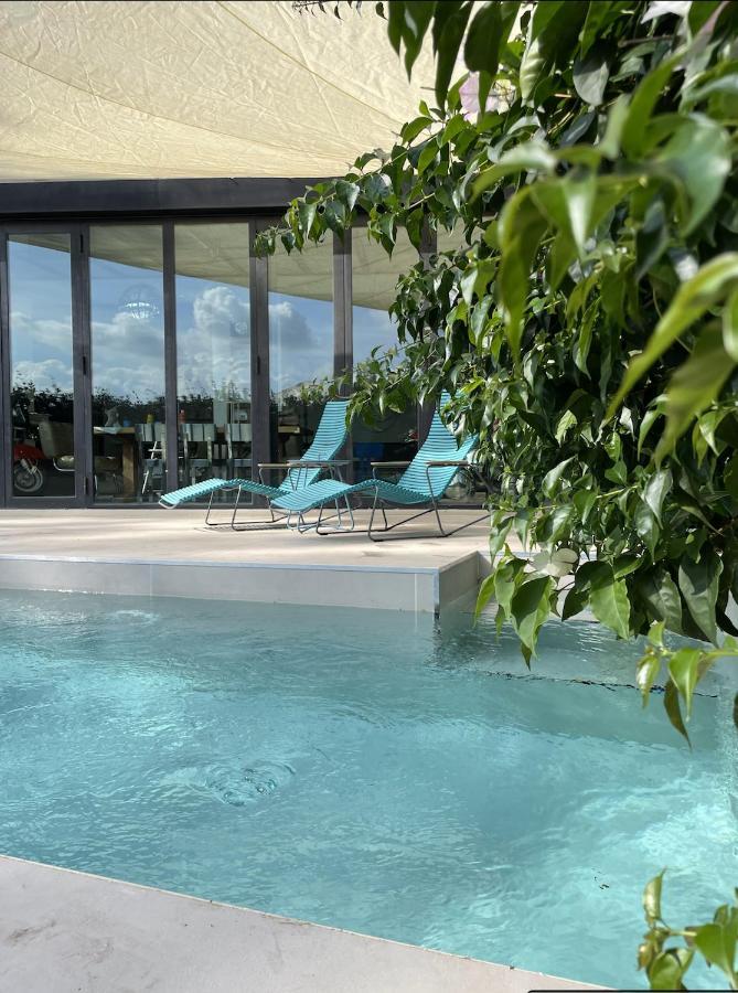 Vakantiehuis Modern Luxury Pool House *